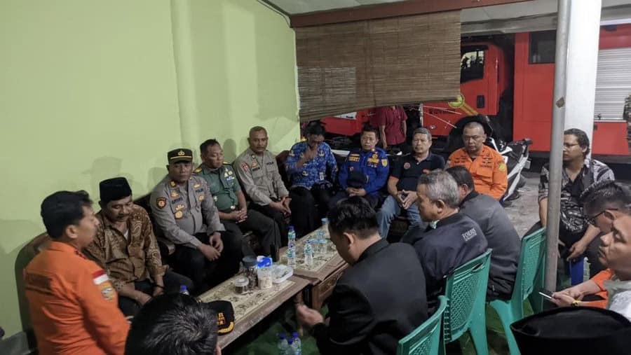 Tim gabungan saat melakukan evakuasi santri Gontor Kampus 5 Magelang
